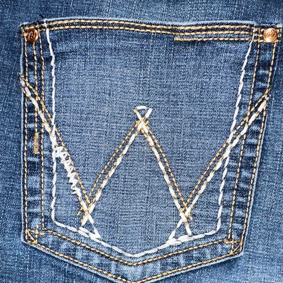 Wrangler Women's Classic Blue Jeans - Picture 3 of 11